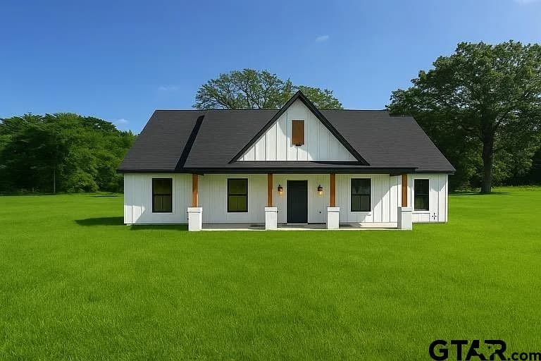New Construction Modern Farmhouse – 4 Bed / 2.5 Bath