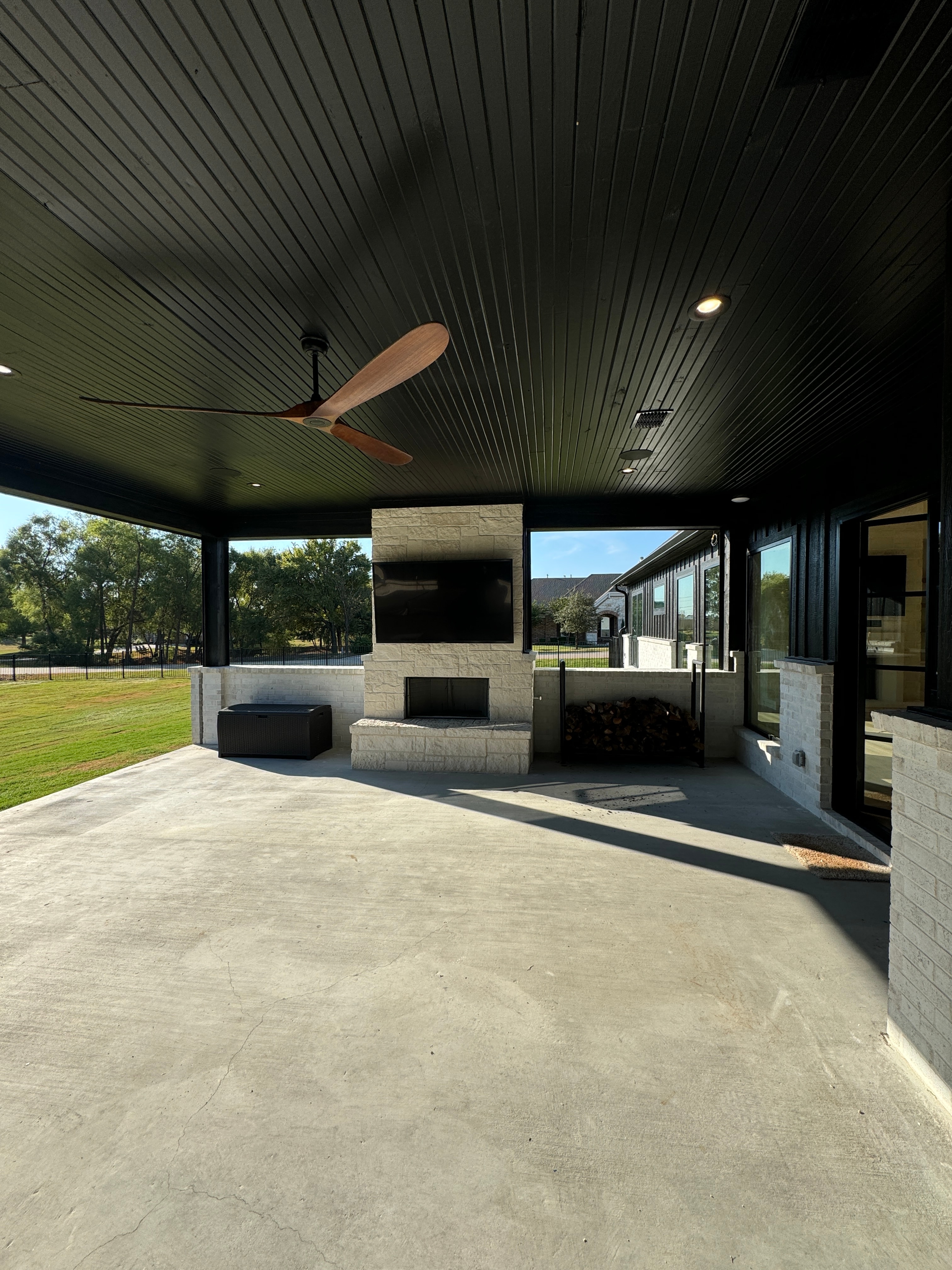 Outdoor entertainment space